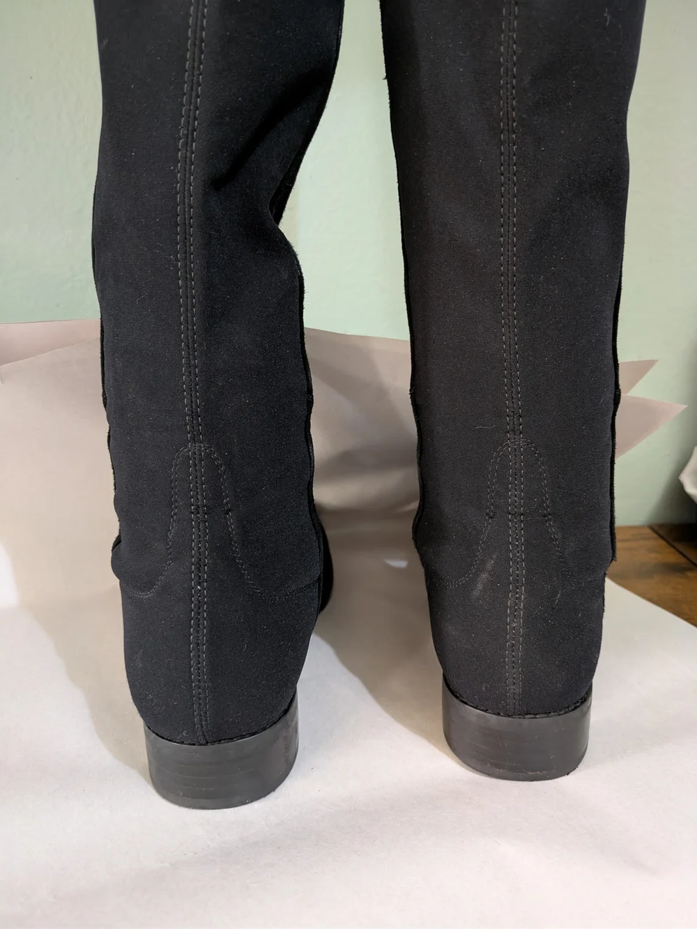 Stuart Weitzman timeless knee